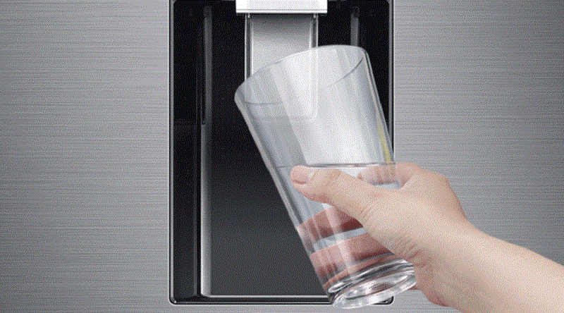 Tiện lợi hơn với ngăn lấy nước bên ngoài - Tủ lạnh Samsung Inverter 276 lít RB27N4170S8/SV
